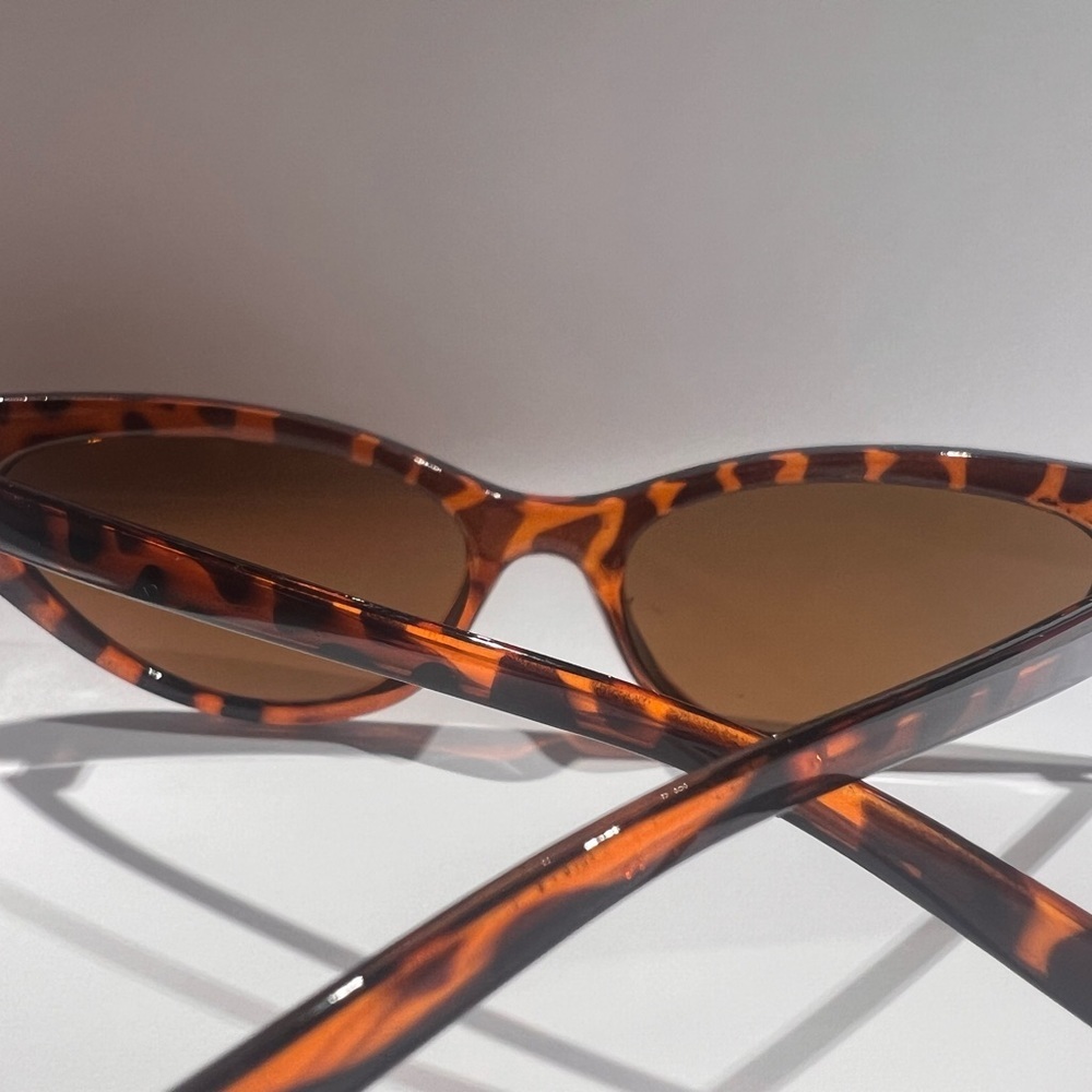 Women's Cat Eye Tortoise Retro Y2K Sunglasses New - Picture 7 of 9